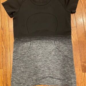 lululemon swiftly tech Black and Gray Short Sleeve Tee sz 10